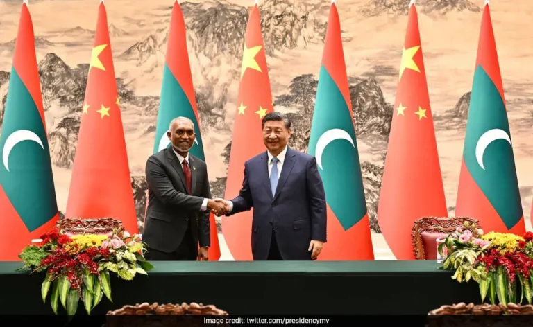 Maldives President Mohamed Muizzu shaking hands with Chinese President Xi Jinping in Beijing